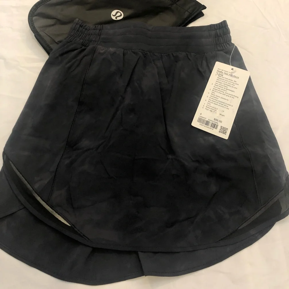 Lululemon Brand New w/Tags, Lulu Hotty Hot HR Shirt with Built In Shorts! - Picture 8 of 10